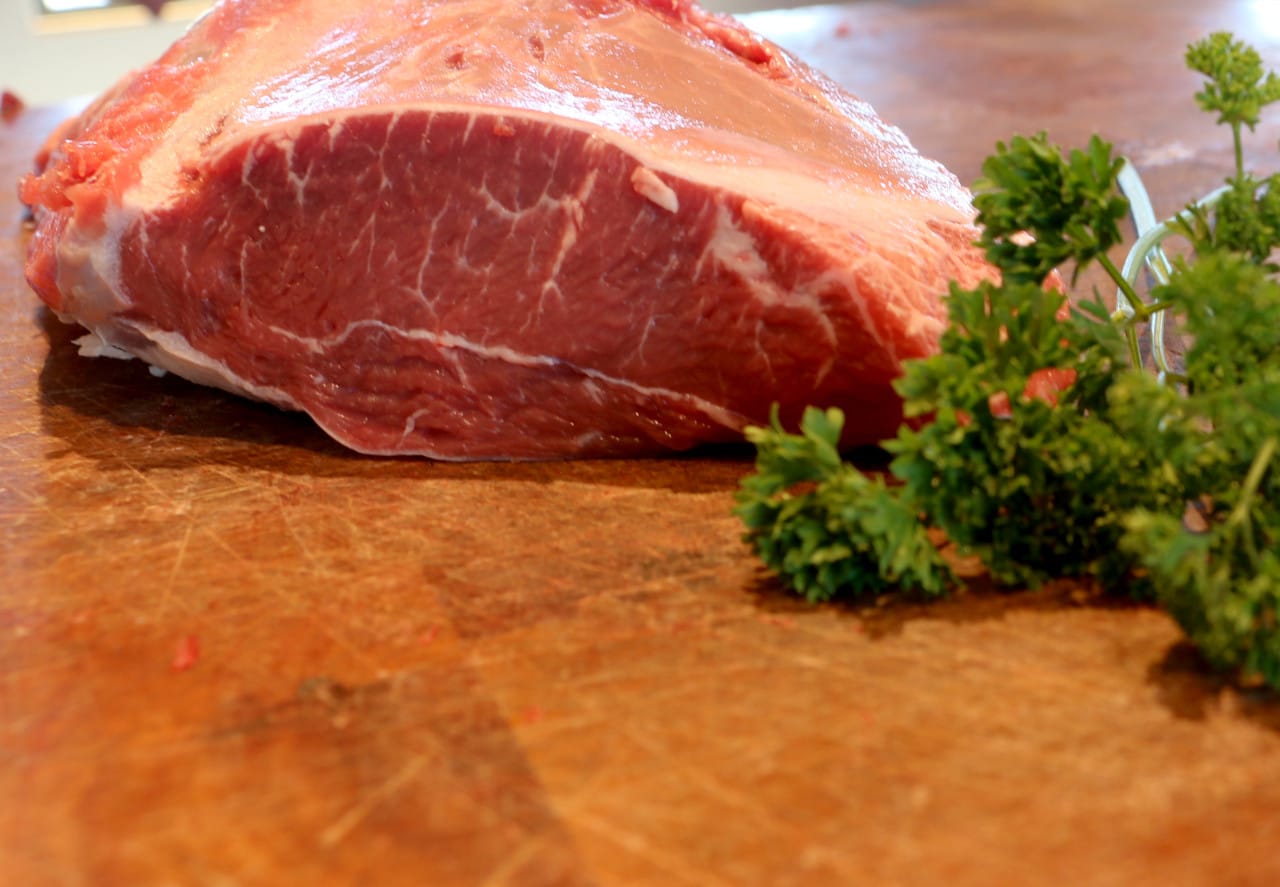 Anaco de carne de tenreira para asar con perexil